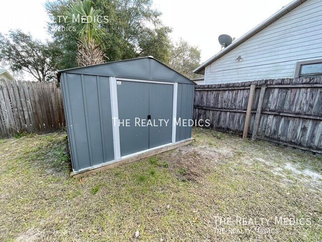 Building Photo - Available NOW! Charming 3-Bedroom Home in ...