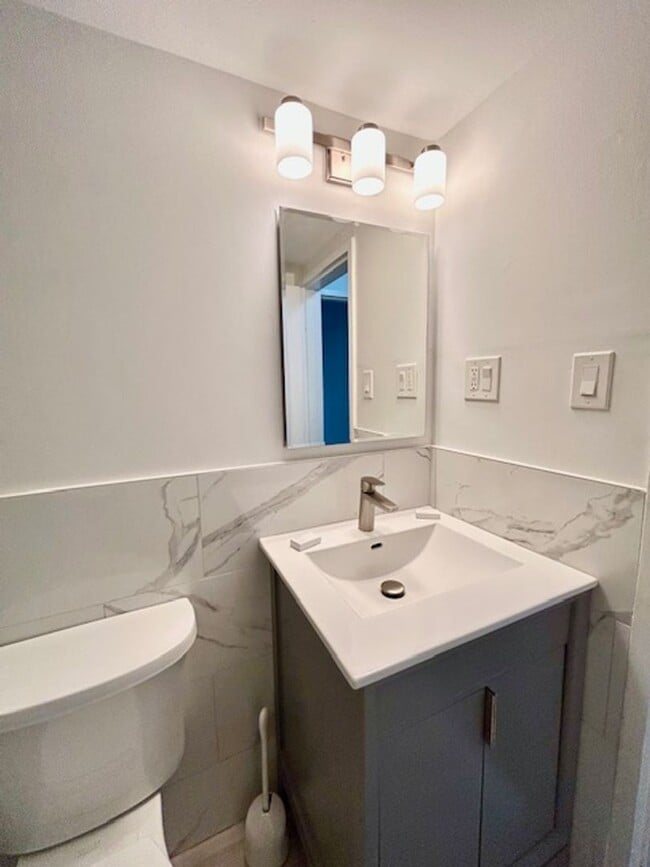 Building Photo - 10300 Westlake Dr