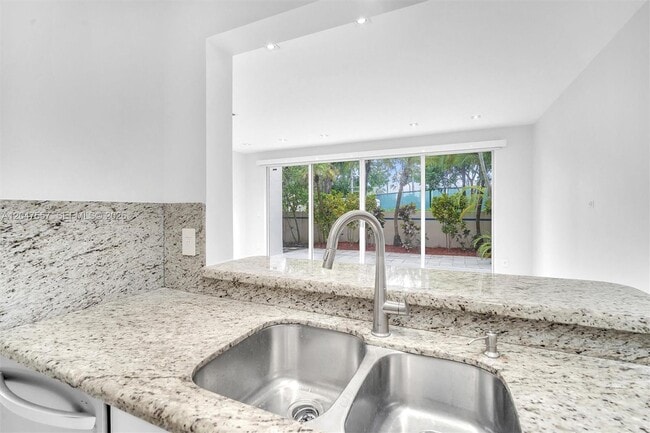 Building Photo - 21391 Marina Cove Cir