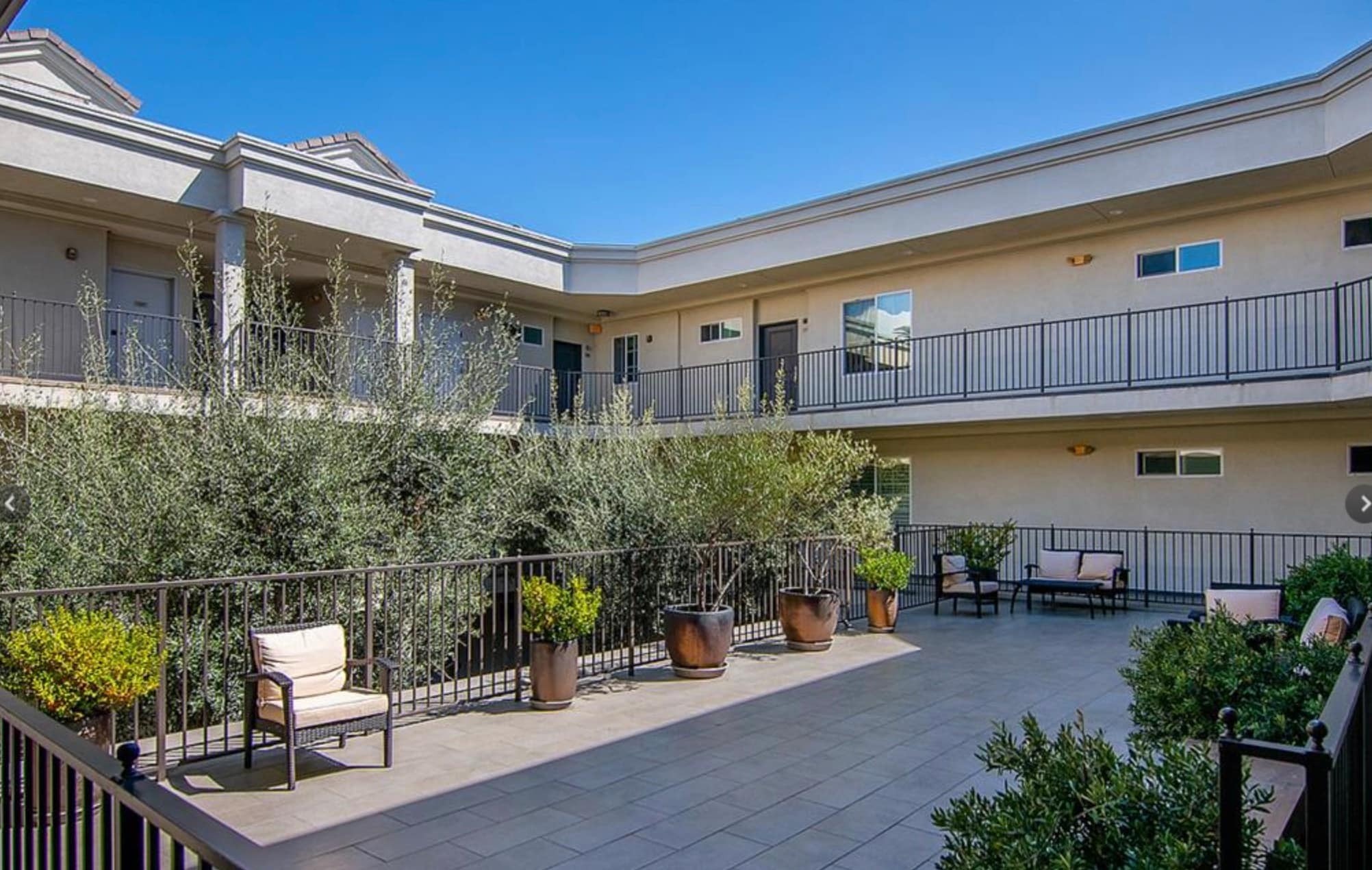 Building Photo - 1625 Granville Ave