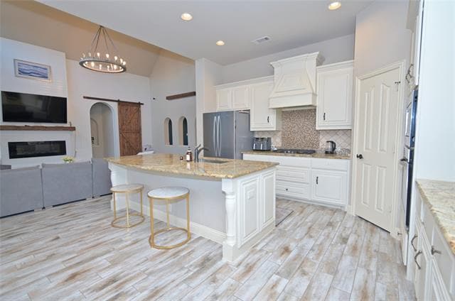Building Photo - 3207 Pampa
