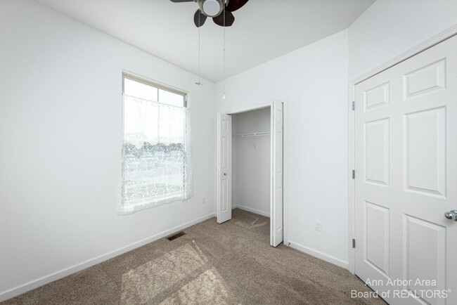 Building Photo - 8389 Ardmoor Dr