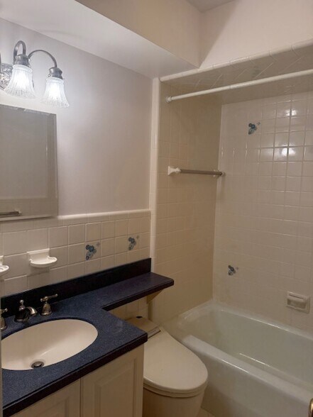 Full Shower / Bath - 224 Prospect St