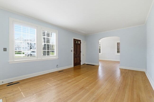 Building Photo - 1002 Sutton Hill Rd