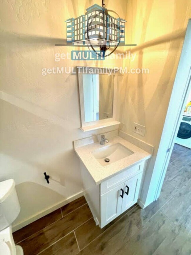 Building Photo - 1402 E McKinley St