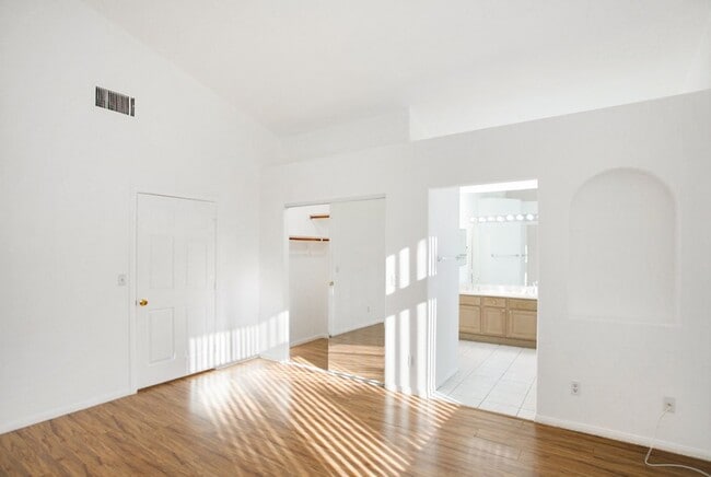 Building Photo - Single Story, 3 Bedroom, Peccole Ranch Beauty