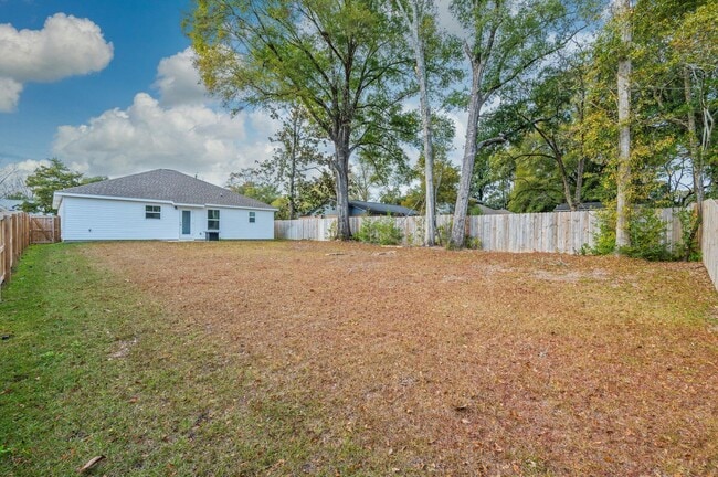 Building Photo - 691 S 11th St