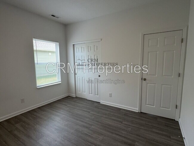 Building Photo - 3242 Somers Dr