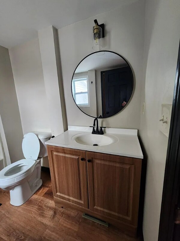 Building Photo - 5 Leonard Ave