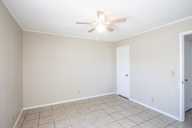 Building Photo - 3Br in gated community