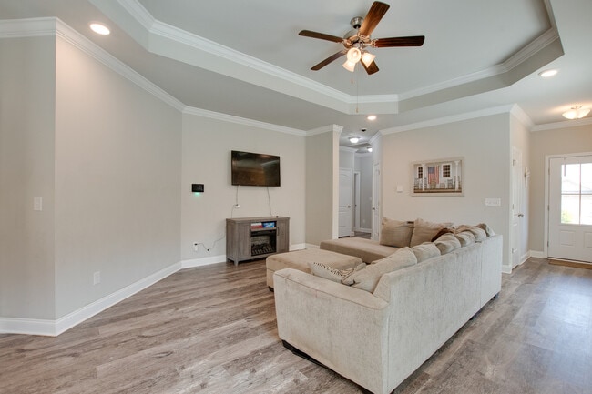 Building Photo - 150 Shrewsberry Dr