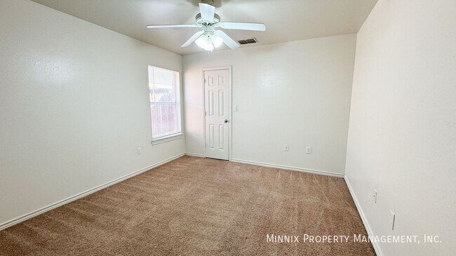 Building Photo - 904 N Belmont Ave