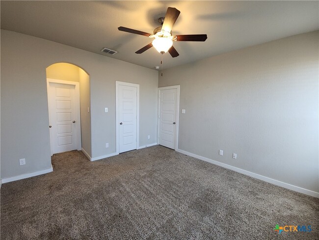 Building Photo - 1115 Creekside Orchard