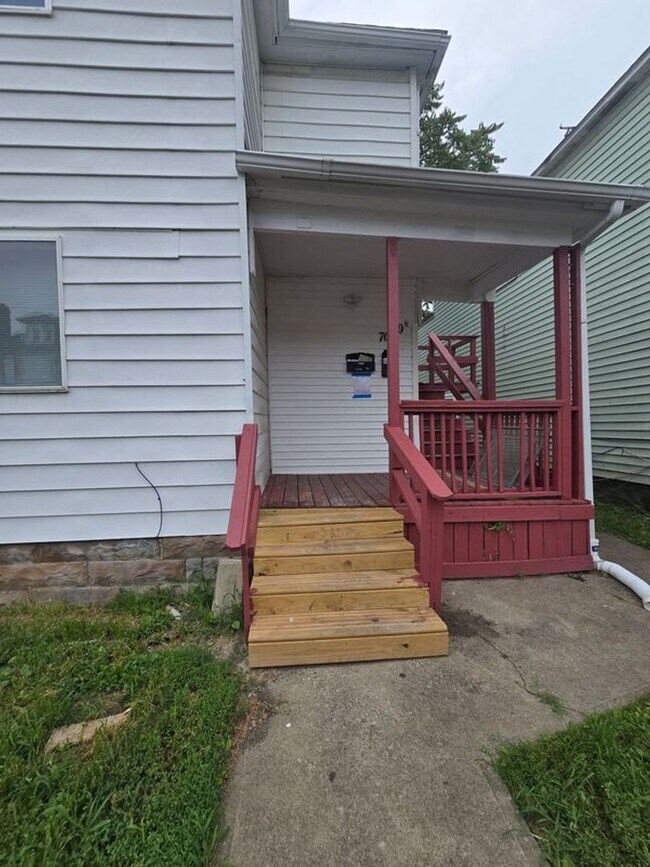 Building Photo - 52 1/2-70-72 N Yale Ave