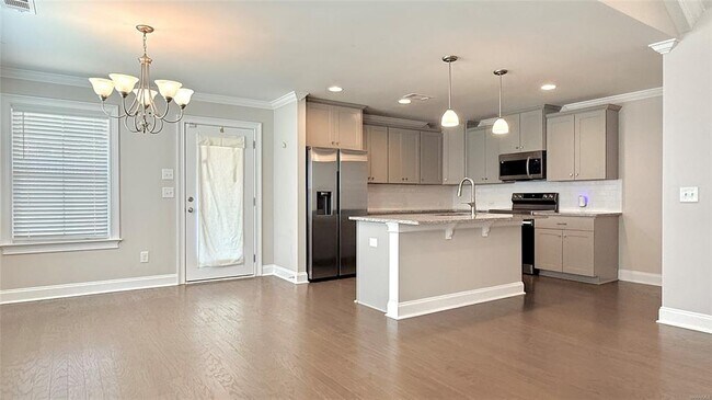 Building Photo - 1219 McClain Dr