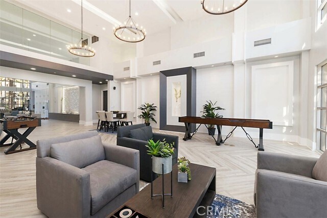 Building Photo - 1358 Scholarship