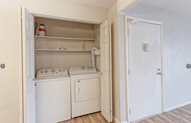 Building Photo - Well maintained Condo Westminster