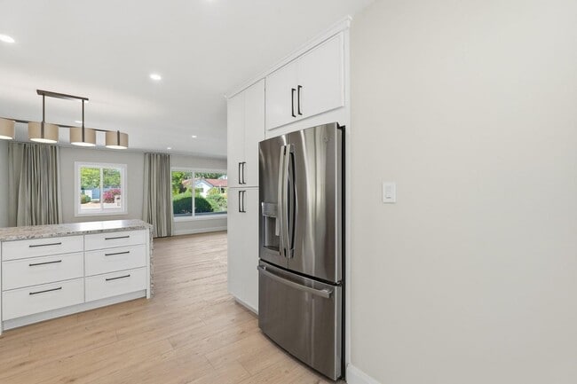 Building Photo - 6819 E Paradise Pkwy