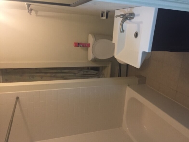 Building Photo - 69 Alexander St