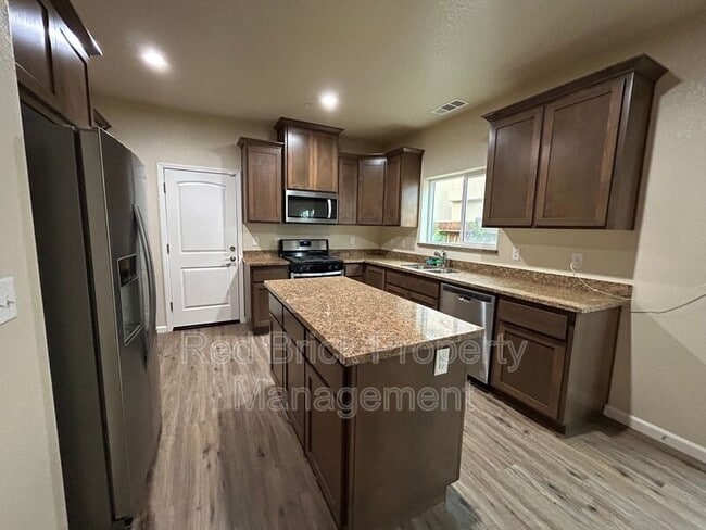 Building Photo - 3665 Venice Ave