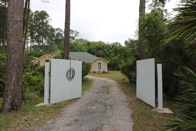 Building Photo - 909 Colonial Dr