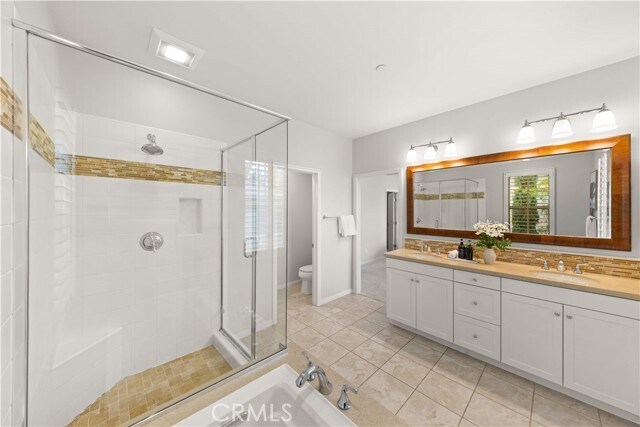 Building Photo - 120 Pendant