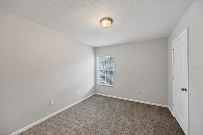 Building Photo - 4920 Pond Ridge Dr
