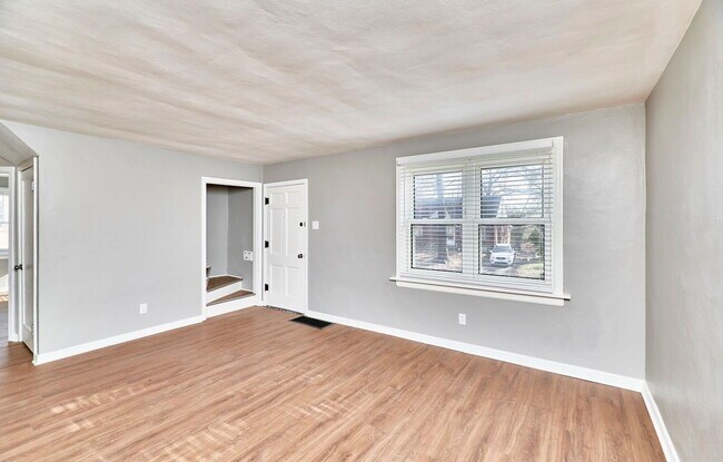 Building Photo - 8601 Belhaven Dr