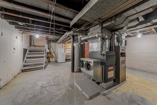 Building Photo - 3484 W 58th St