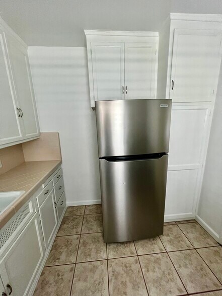 Kitchen - 1809 S Orange Dr