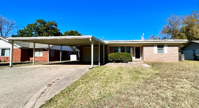 Primary Photo - 2015 W Cedar Ave
