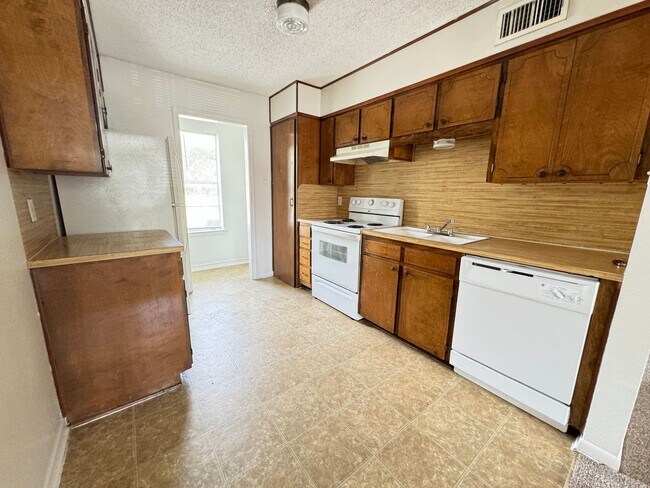 Building Photo - 917 N 7th St