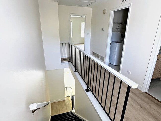 Building Photo - 295 Hunterdon Ct