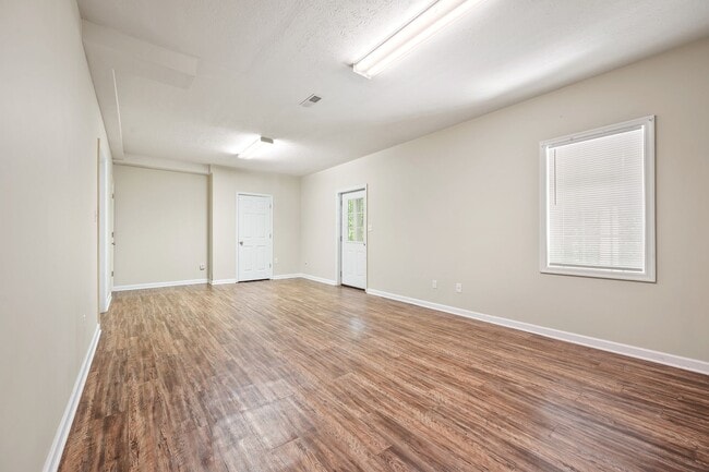 Building Photo - 4 Bedroom Home in Lynchburg