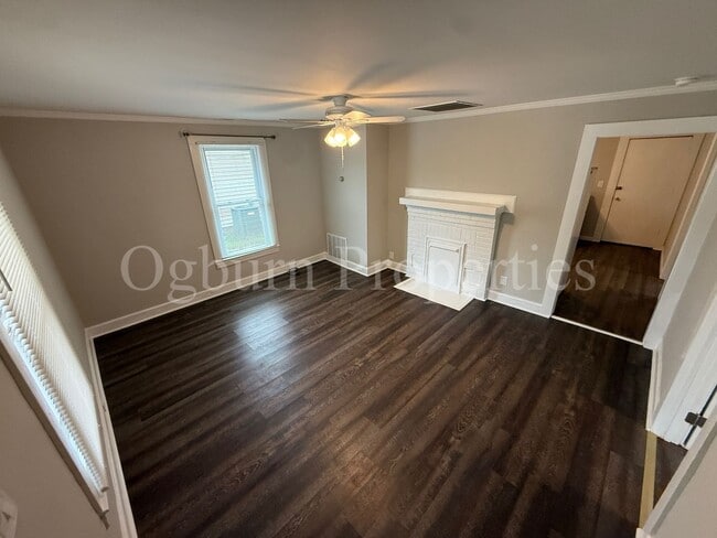 Building Photo - 4008 Leo St