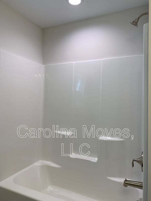 Building Photo - 147 Cosmos Ln