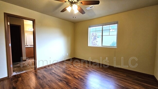 Building Photo - 3612 NE 81st Cir