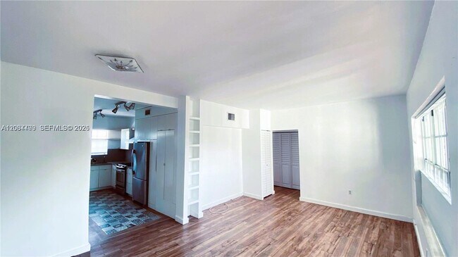 Building Photo - 8620 Byron Ave