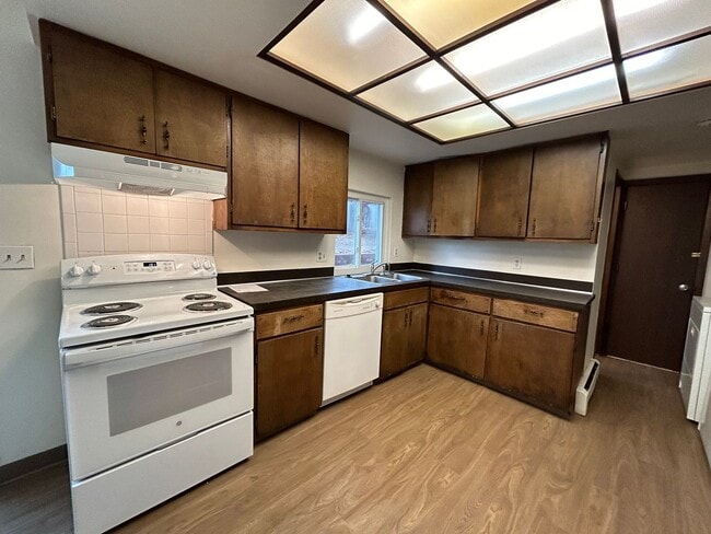 Building Photo - Charming Loveland Home with Lake Views