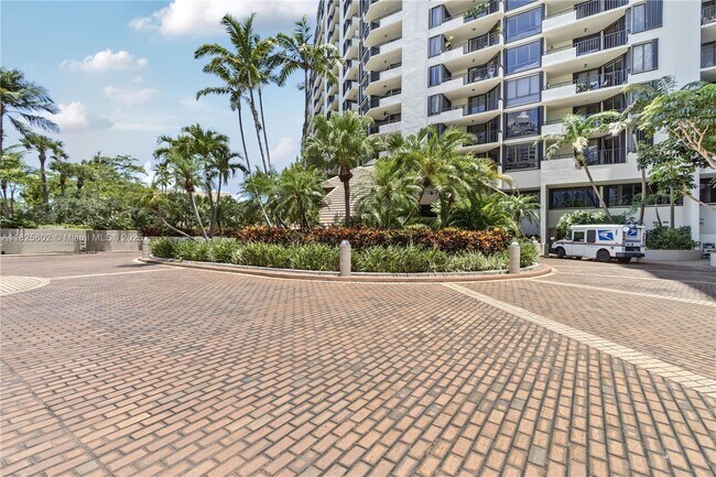 Building Photo - 520 Brickell Key Dr