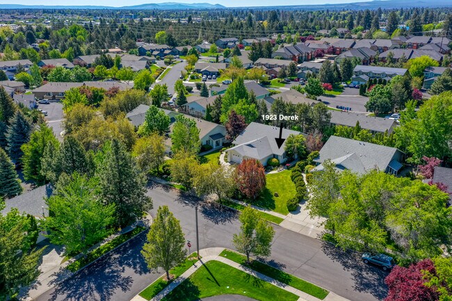 Building Photo - 1923 NE Derek Dr