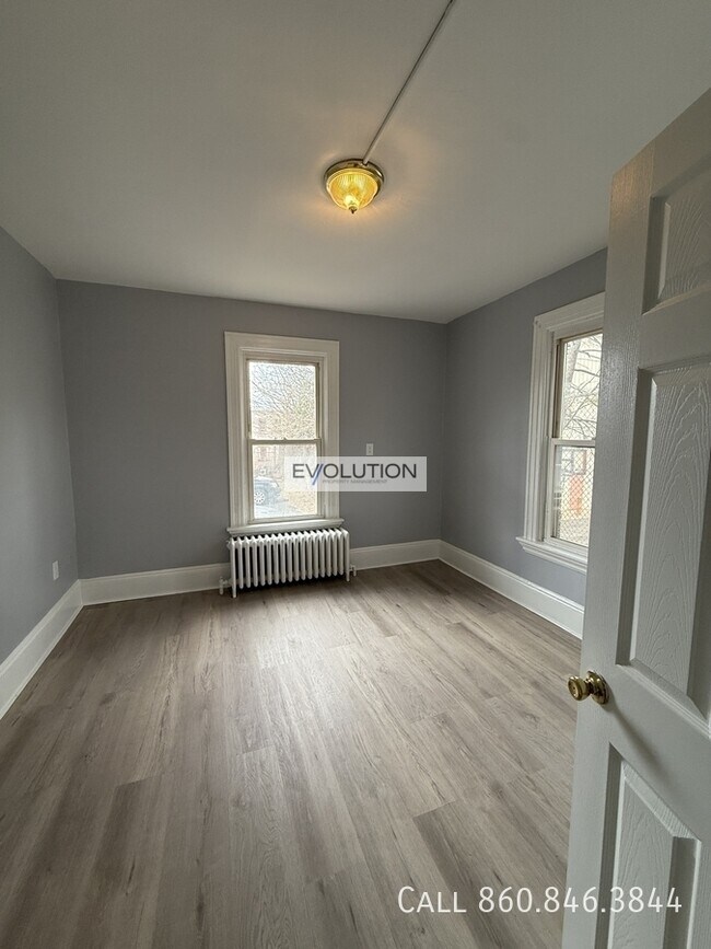 Building Photo - 96-98 Sargeant St-FL1