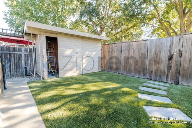 Building Photo - 5912 Laguna Villa Way