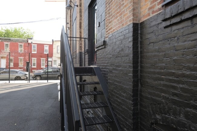 Building Photo - 1901 E Willard St