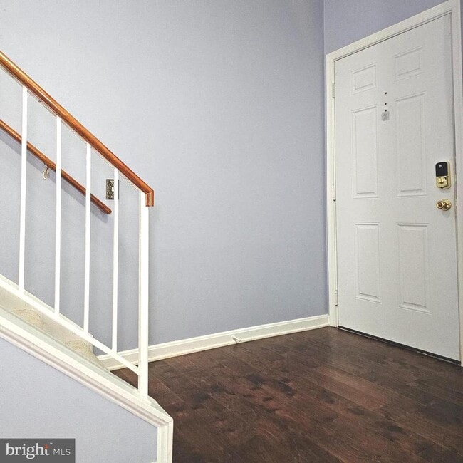 Building Photo - 8202 Catbird Cir