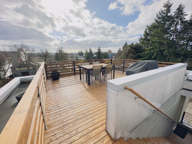 Building Photo - 3 Bedroom Central District Townhome w/ Garage, AC & Rooftop Deck