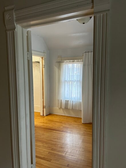 Building Photo - 417 Nicolet Blvd