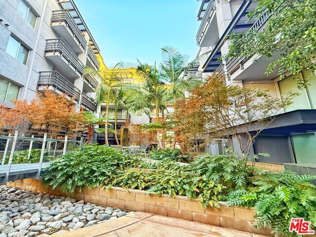 Building Photo - 629 Traction Ave