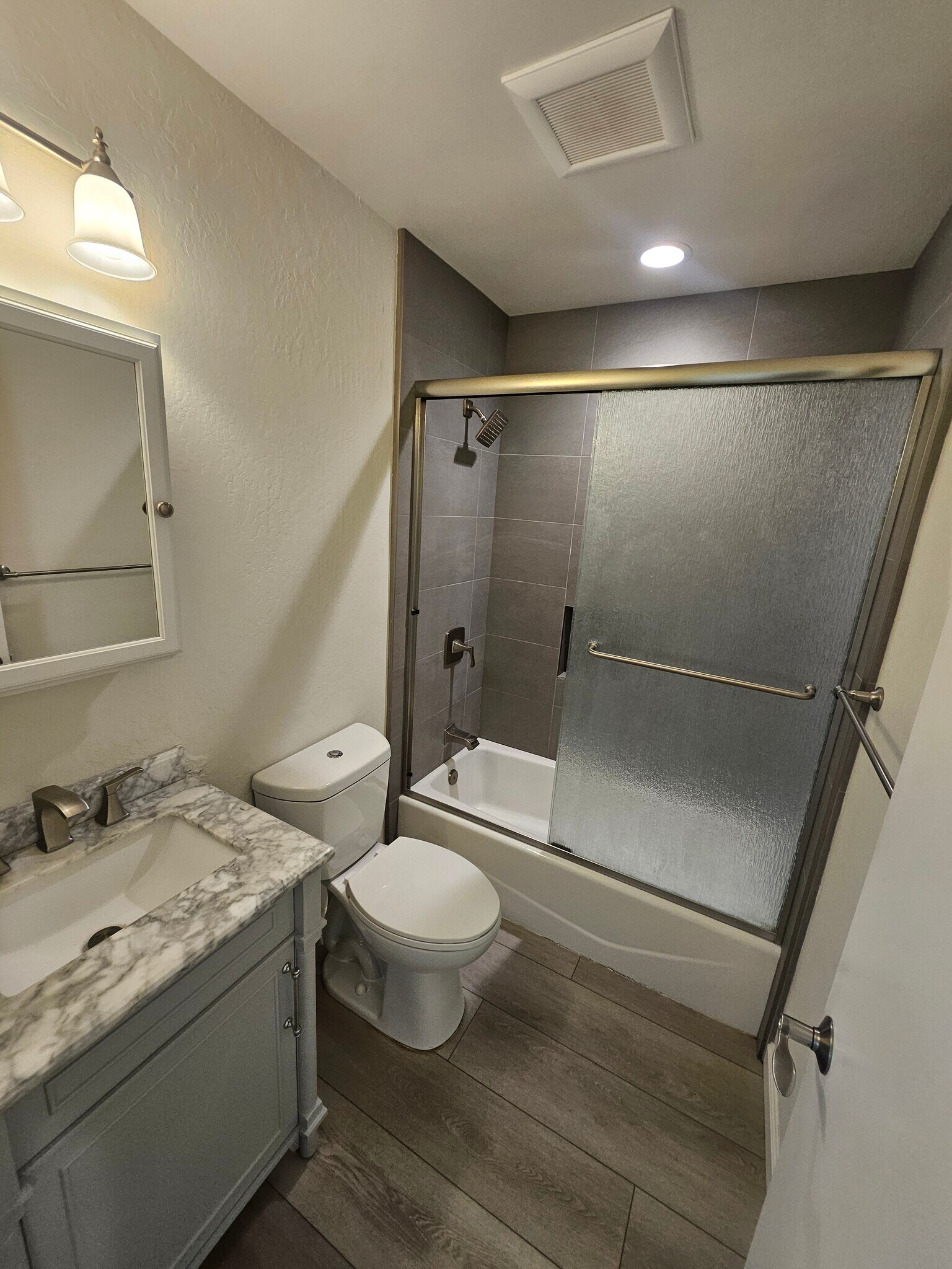 Bathroom - 4380 Diamond St