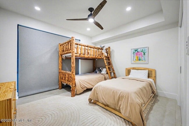 Building Photo - 739 Spinnakers Reach Dr